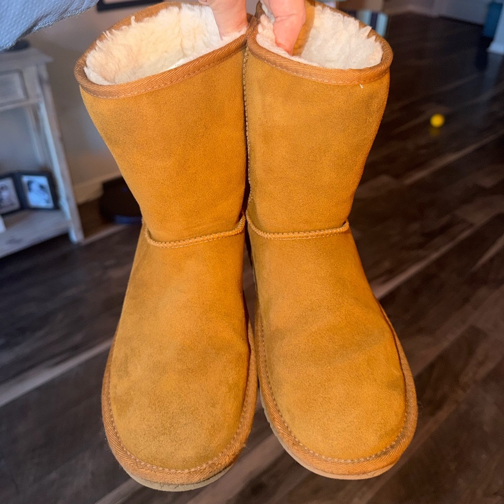 Koolaburra by UGG boots